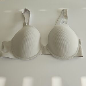 Danskin 38C T-Shirt Bra Sleek and Smooth Ribbed Padded Bra 38C NWOT